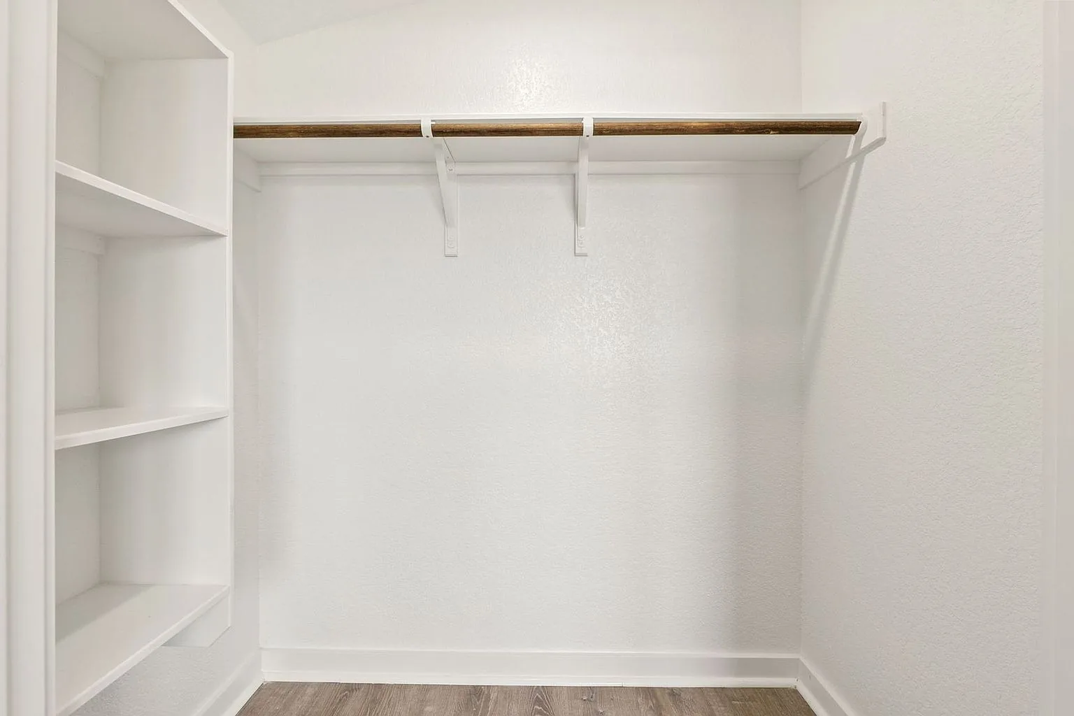 Closet built in shelving, 20 Tate Lane, Round Rock